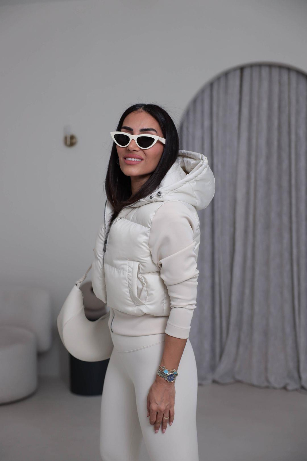 2879 Kol Garnili Kapşonlu Şişme Mont KREM