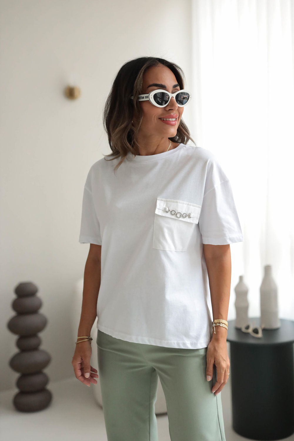 0001 Cep Zincirli Taş Detaylı Pamuklu Tshirt