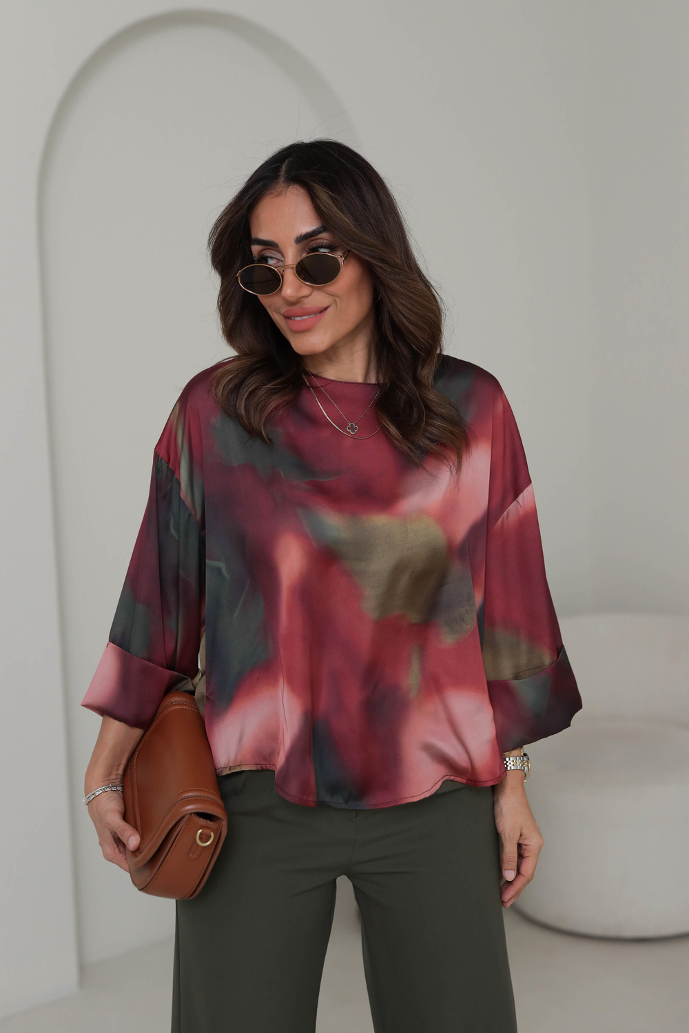 7980 Kol Katlamalı Patcwork Desenli Saten Bluz RENKLİ