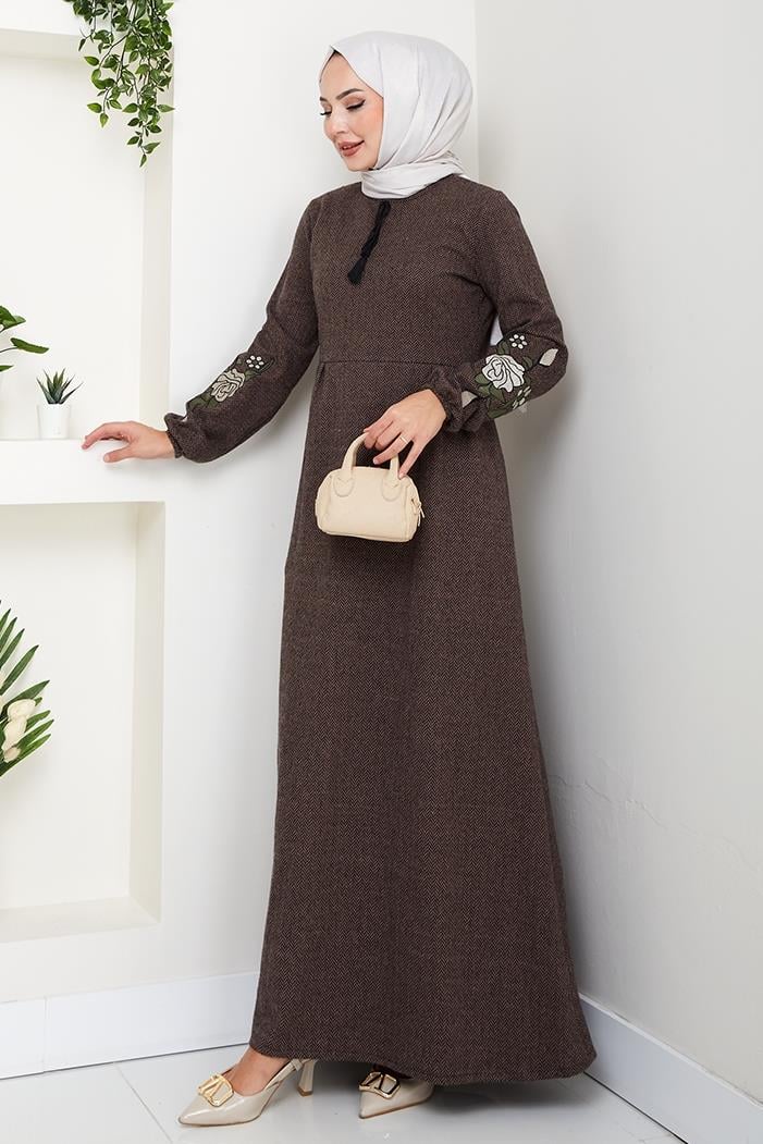 Kolları İşlemeli Tesettür Elbise 755 - Kahve