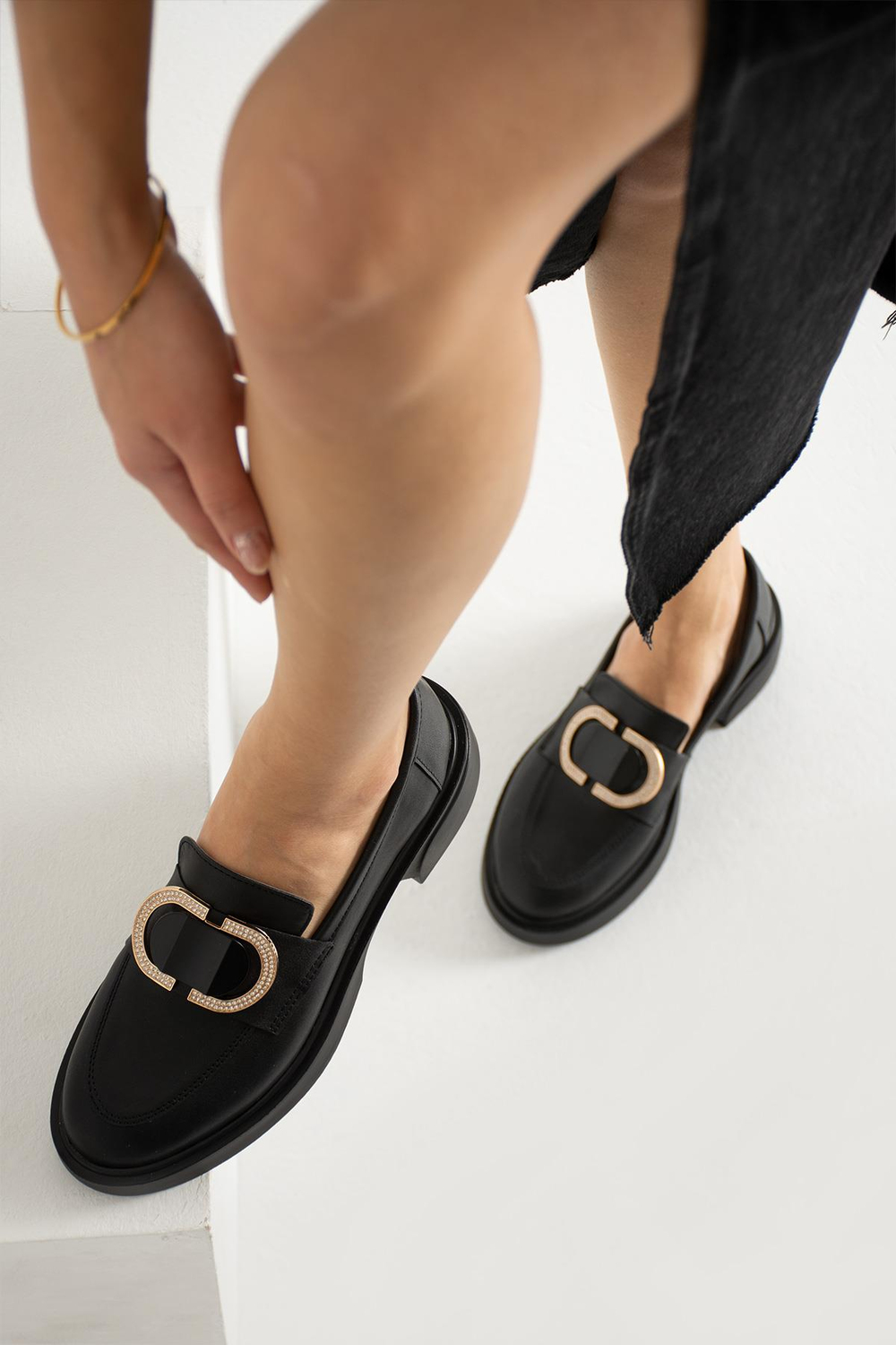 Kadın Siyah Cilt İnce Taş Detaylı Loafer