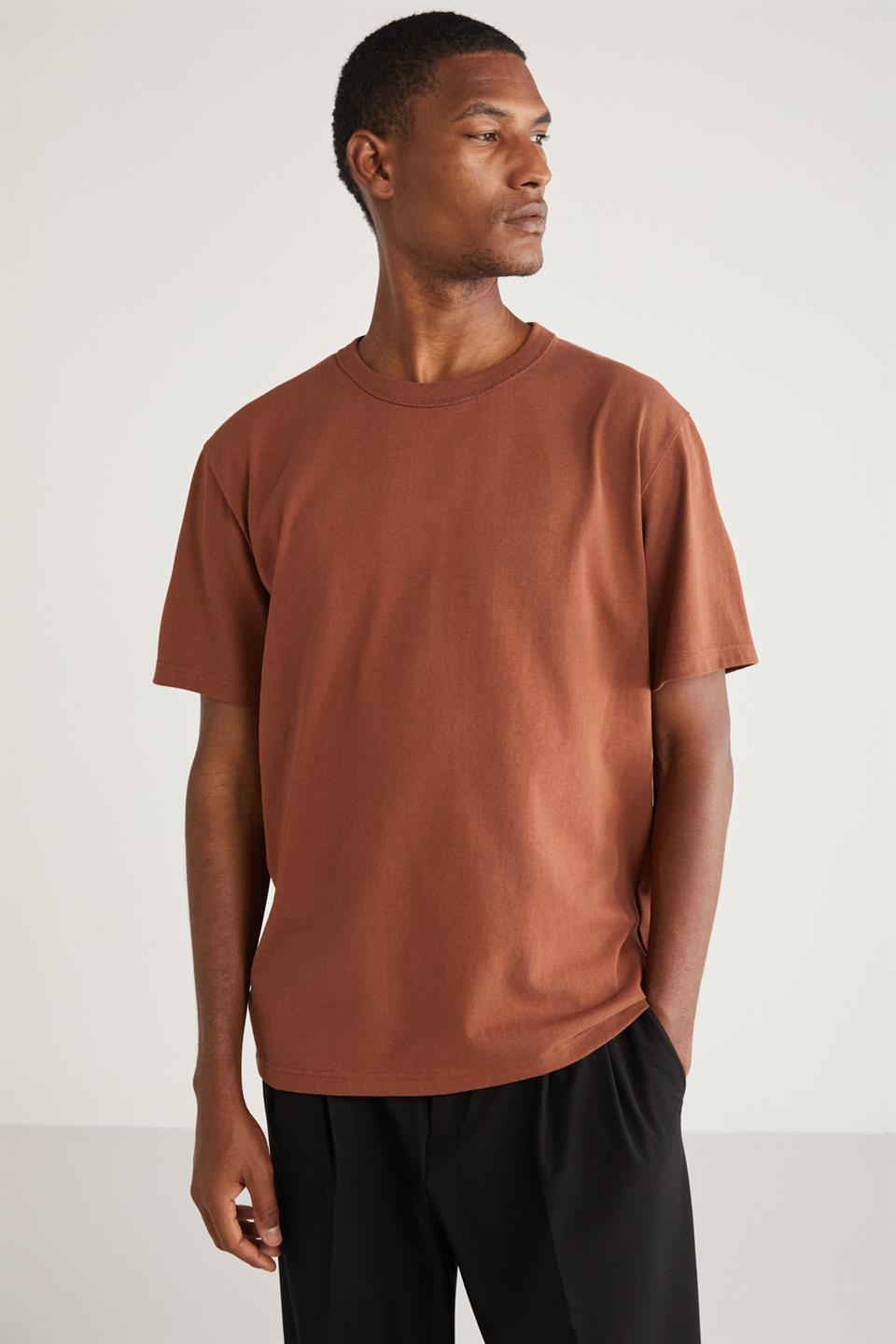 ASTONS Basic Relaxed Koyu Kahverengi Tekli T-Shirt
