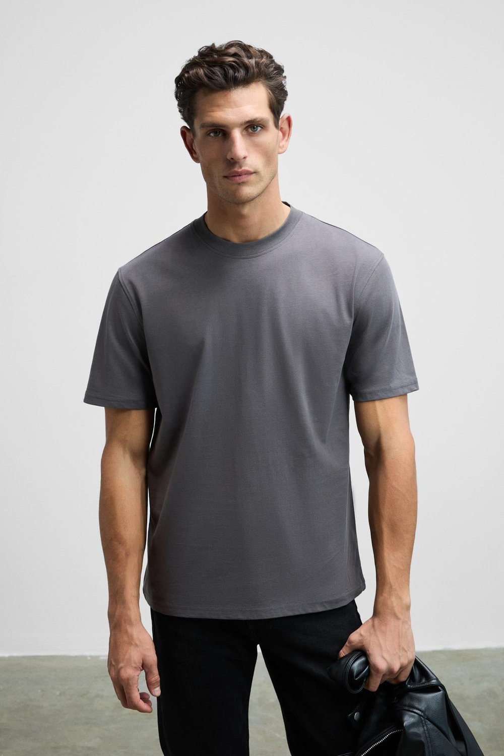 Solo Erkek %100 Organik Pamuklu Kalın Dokulu Comfort Fit Bisiklet Yakalı Antrasit T-Shirt