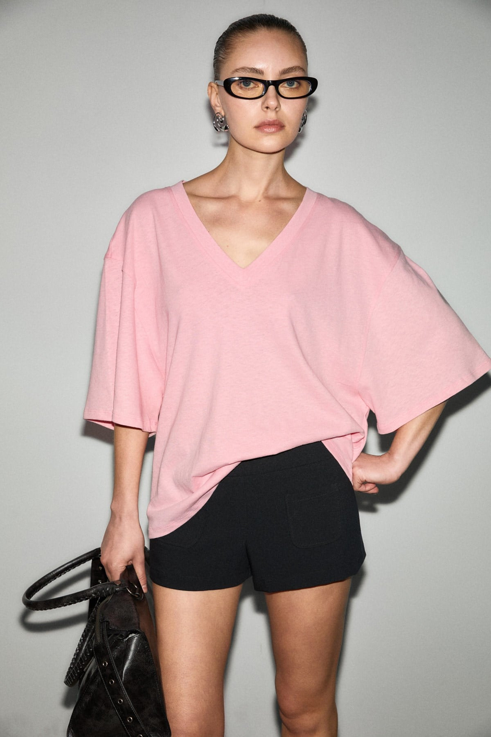 SYLORA Kadın Organik Pamuklu Keten Karışımlı V Yakalı Rahat Kalıp Pembe T-Shirt