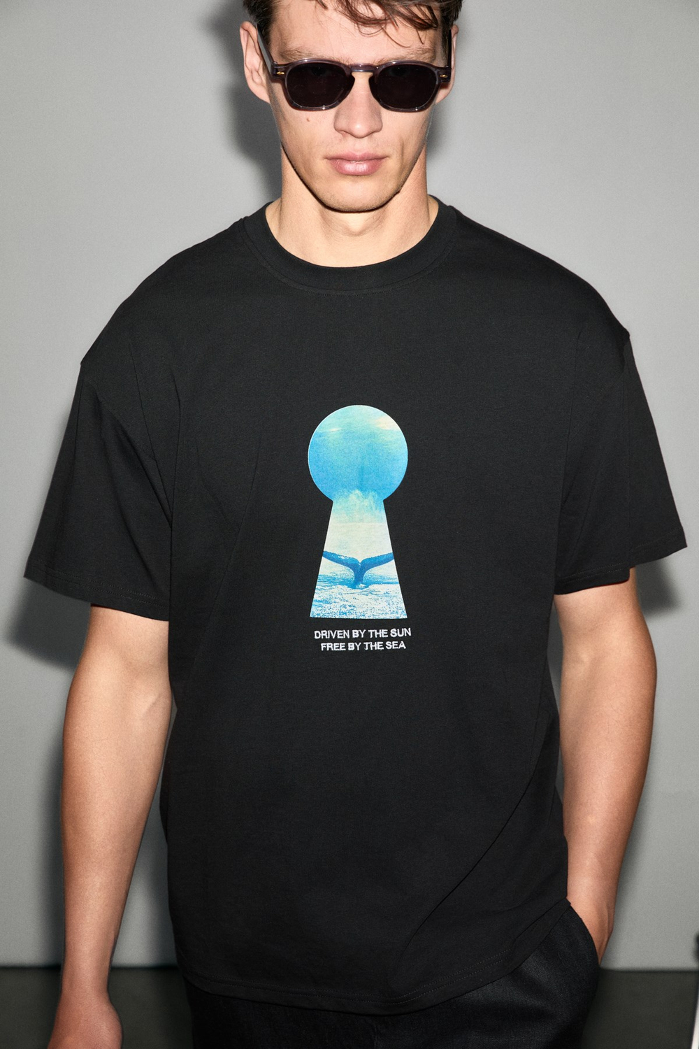TIBURCIO Erkek %100 Organik Pamuklu Yuvarlak Yakalı Baskı Detaylı Siyah T-Shirt