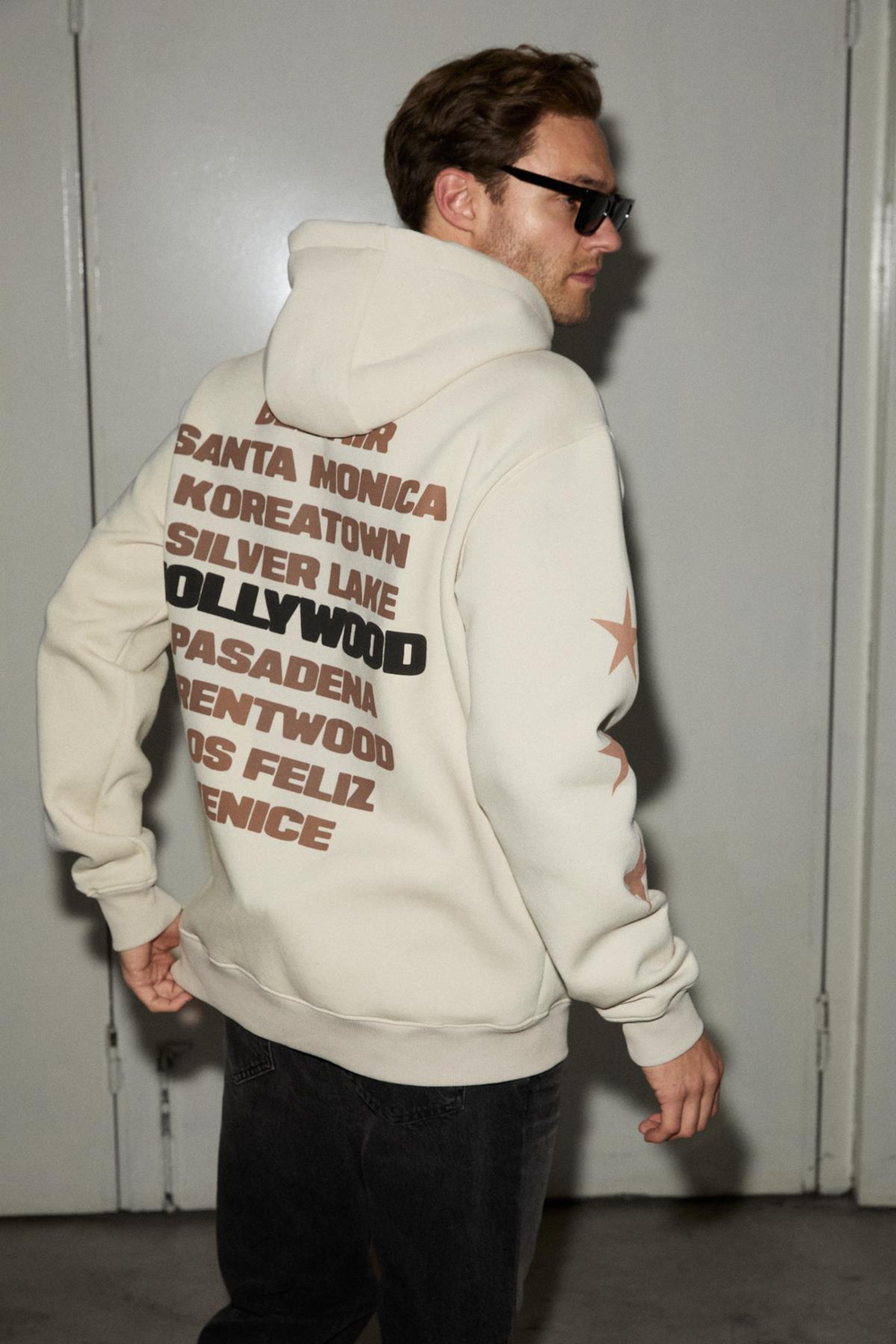 TUXON Erkek Yumuşacık İçi Polarlı Baskı Detaylı Kangru Cepli Regular Taş Rengi Sweatshirt
