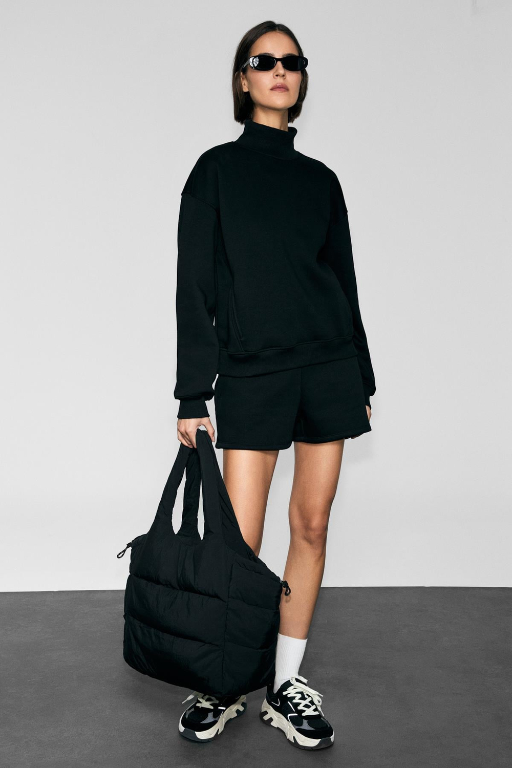 XENYA Kadın Polarlı Yumuşak Balıkçı Yakalı Baskı Detaylı Cepli Regular Siyah Sweatshirt
