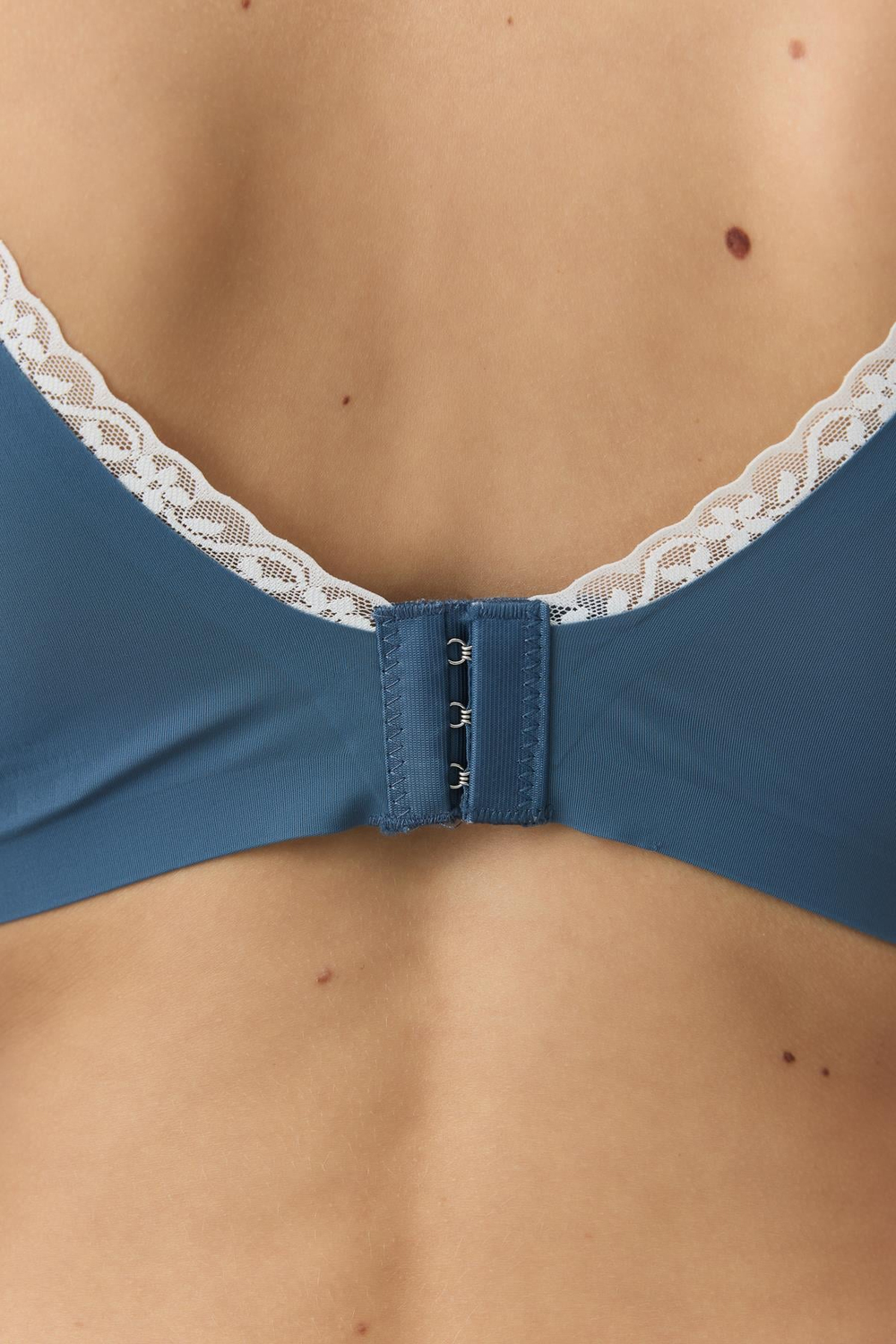 Seamless, Wire-Free Laser-Cut Bra With Removable Pads 1014