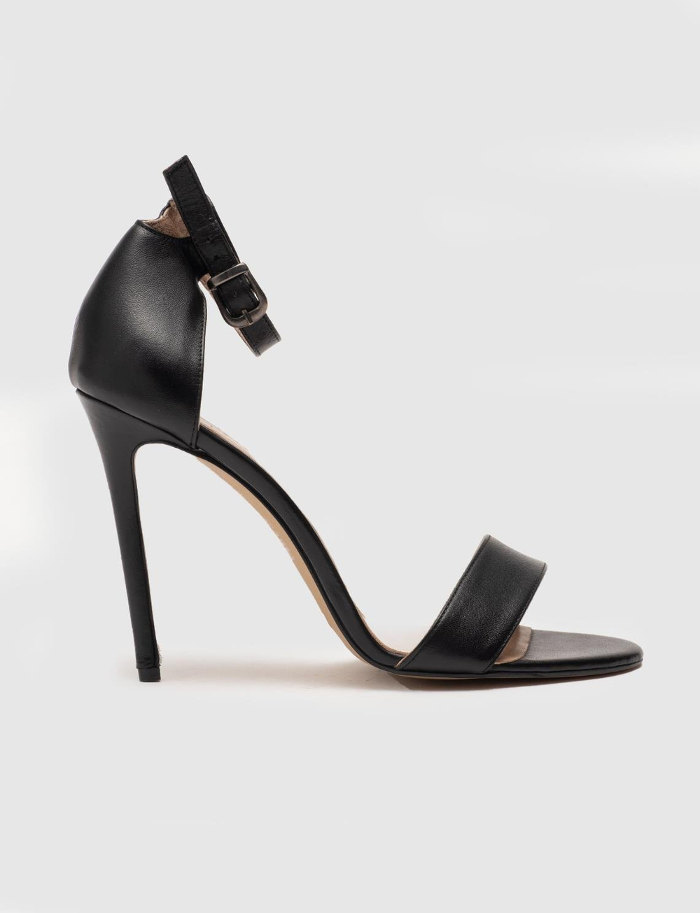 Neolit Taban Toka Detaylı Hakiki Deri Siyah Kadın Topuklu Ayakkabı