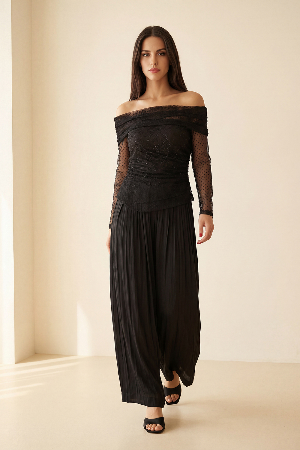 Siyah Transparan Asimetrik Yaka Uzun Kollu Bluz