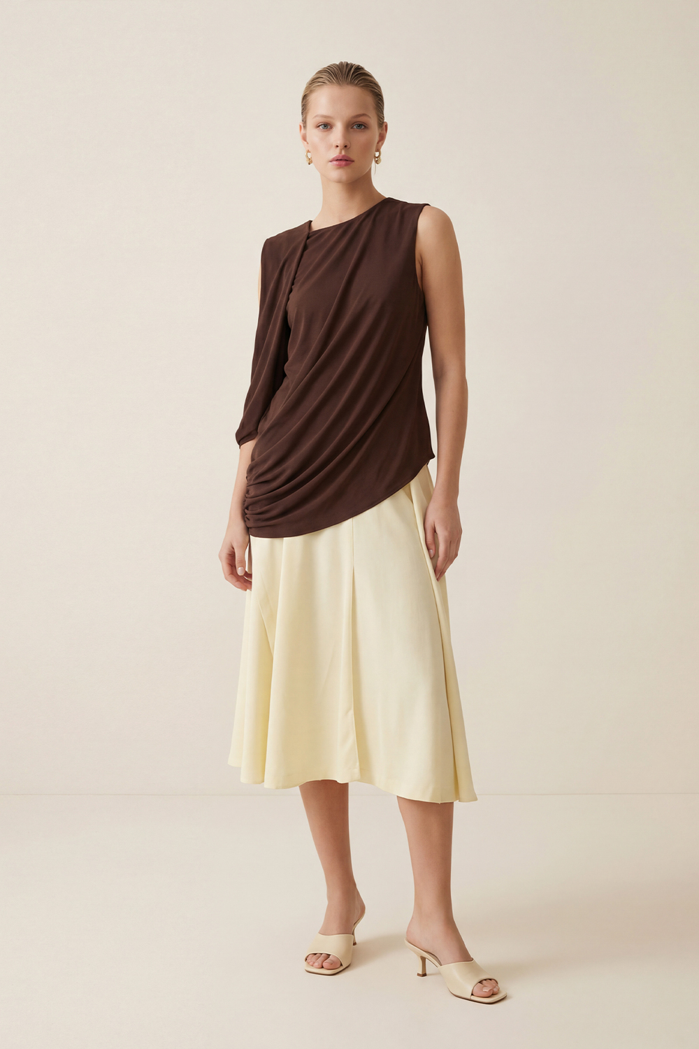 Acı-Kahve Omuz Ve Drape Detaylı Kolsuz Rahat Kesim Bluz