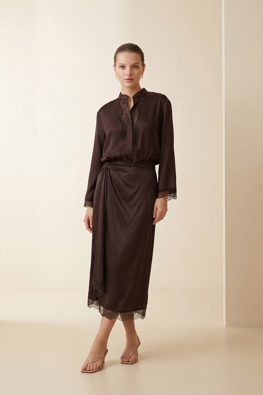 Acı-Kahve Büzgü Ve Dantel Detaylı Zarif Etek