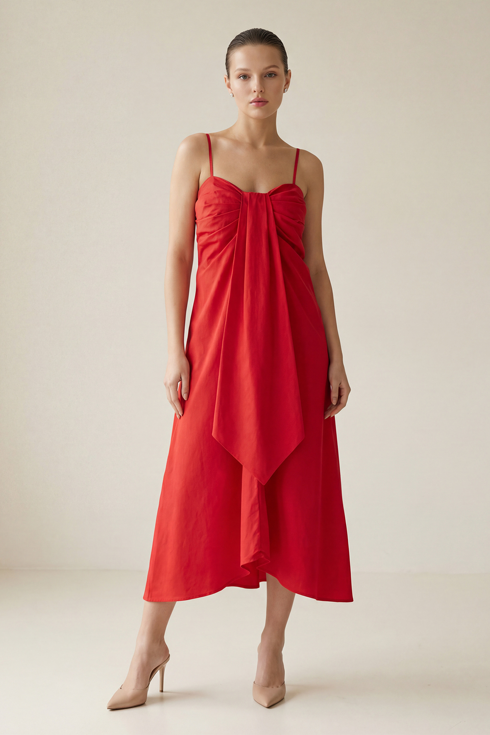 Kırmızı Yaka Detaylı Rahat Kesim Elbise