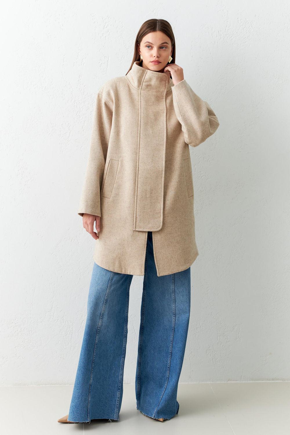 Bej Asimetrik Boyun Detaylı Kaban Kadın Kaban modelleri