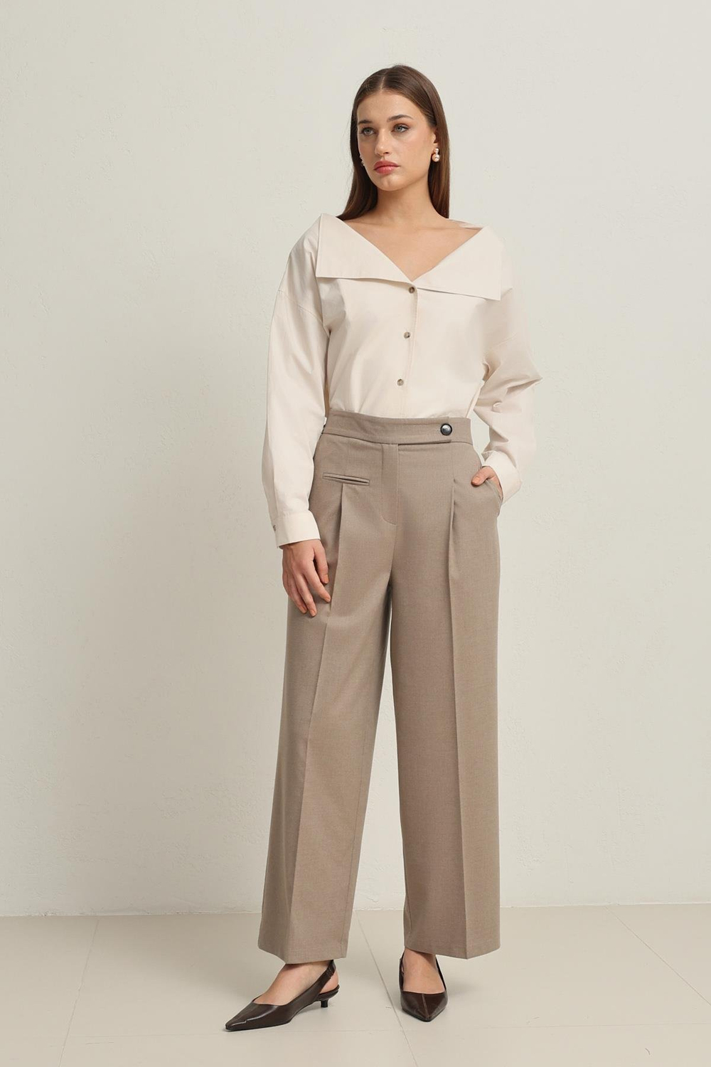 Bej Cep Ve Bel Detaylı Rahat Kesim Pantolon Kadın Pantolon modelleri