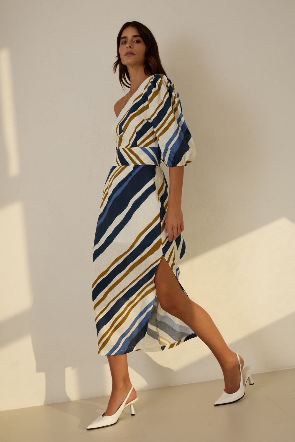 Ekru - Lacivert Tek Omuz Detaylı Belden Kemerli Desenli Geniş Kalıp Keten Elbise Kadın Günlük Elbise modelleri