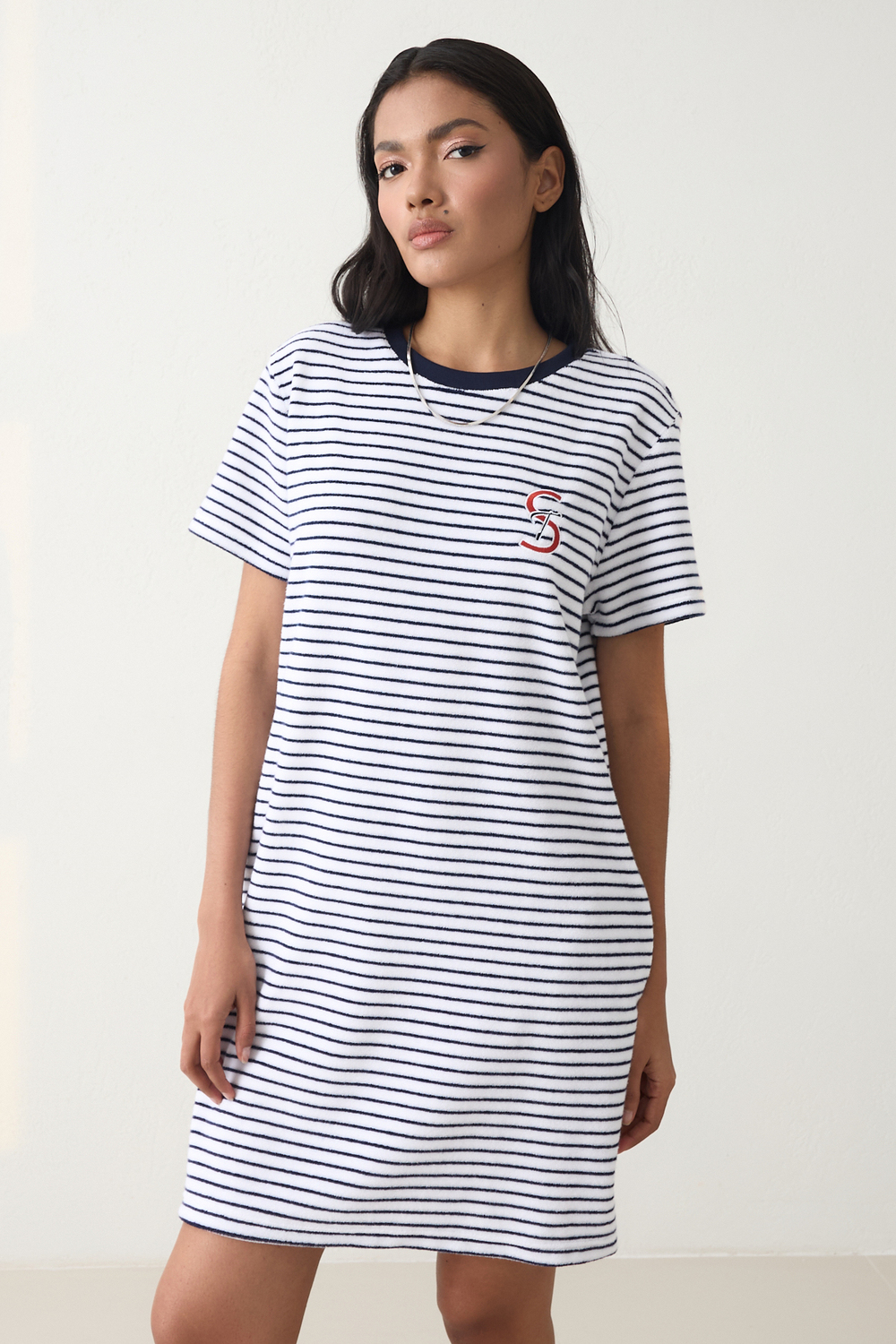 Ekru - Lacivert Yakada Nakış  Ve Havlu Kumaş Detaylı Çizgili Bisiklet Yaka Kısa Kol Elbise Kadın Günlük Elbise modelleri