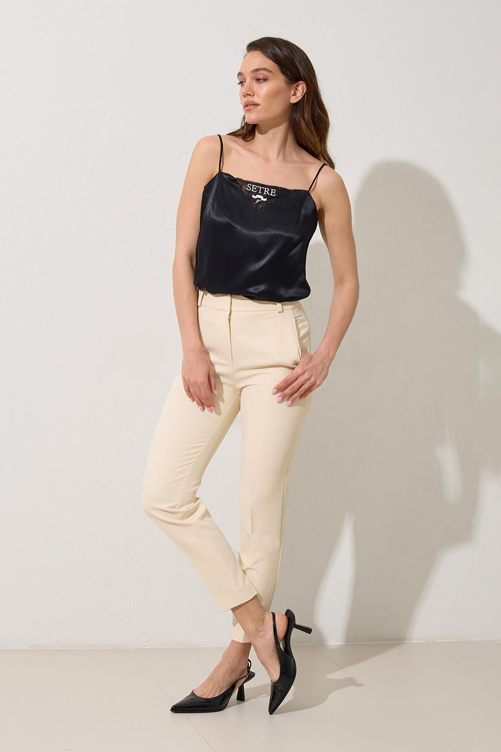 Krem Cep Detaylı Tam Kalıp Pantolon Kadın Pantolon modelleri