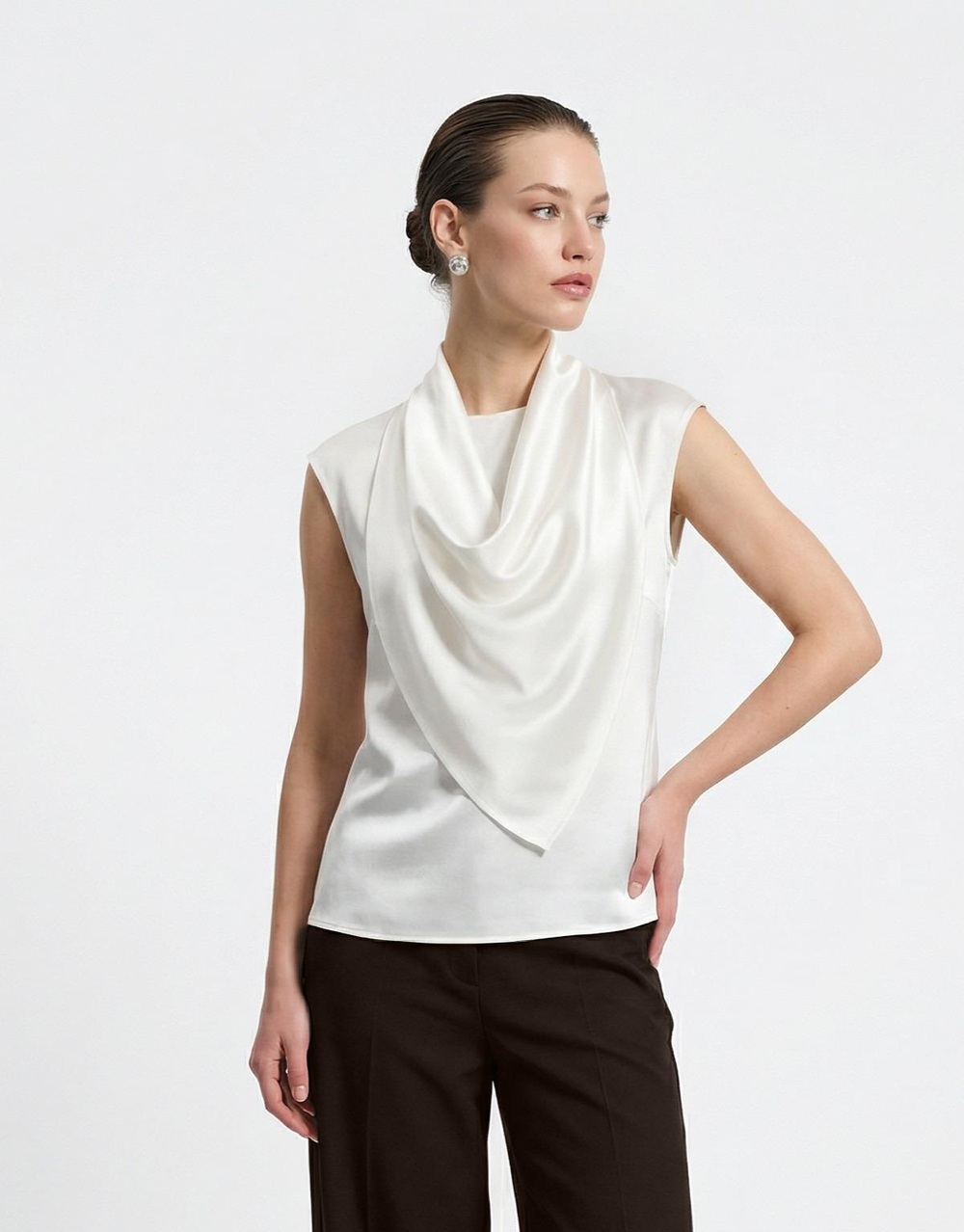 Krem Drape Ve Yaka Detaylı Kolsuz Bluz Kadın Bluz modelleri