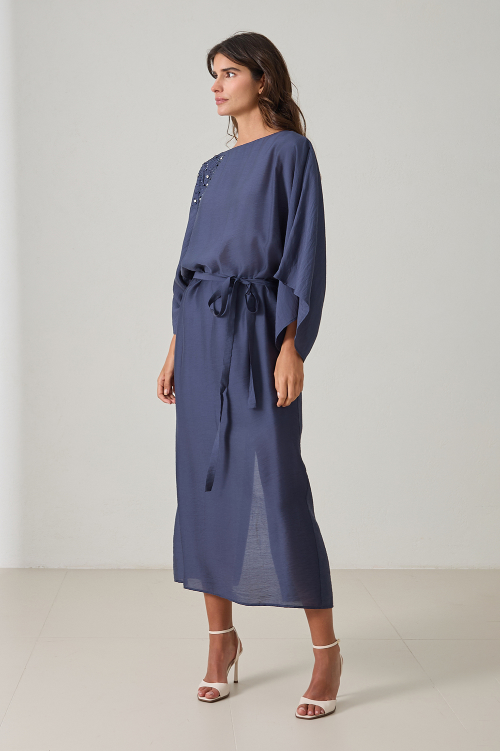 Lacivert Dar Kalıp Omuzdan Taş Detaylı Beldenbağlamalı Midi Boy Uzun Kollu Elbise Kadın Günlük Elbise modelleri