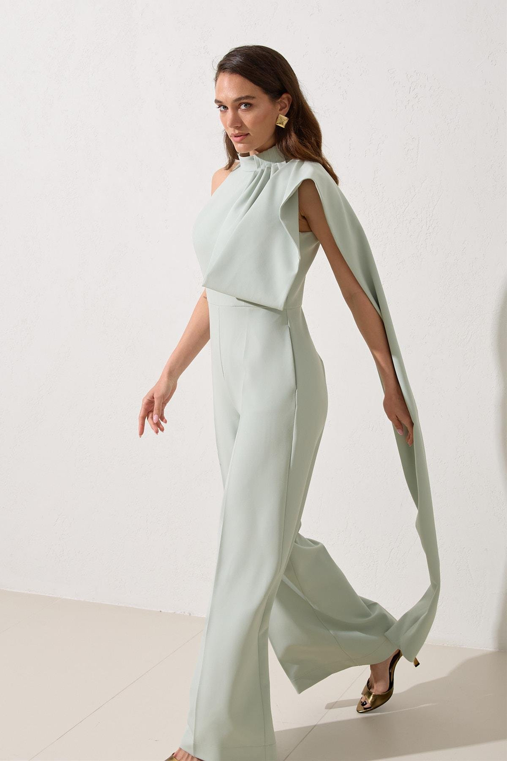 Mint Balıkçı Yaka Kolsuz Omuz Detaylı Belden Oturtmalı Tulum Kadın Kategorisiz modelleri