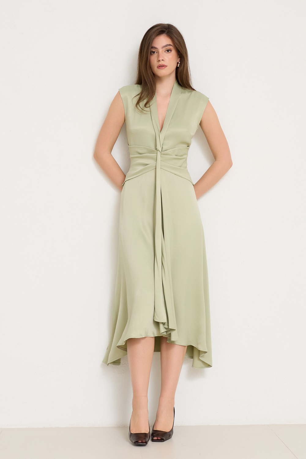 Nil Yeşili V Yaka Belden Detaylı Midi Boy Kolsuz Elbise Kadın Günlük Elbise modelleri