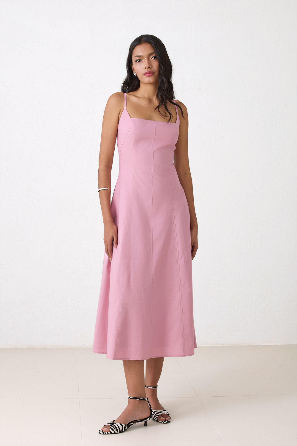 Pembe Dar Kalıp %100 Pamuklu Askılı Belden Oturtmalı Midi Boy Dar Kalıp Elbise Kadın Günlük Elbise modelleri