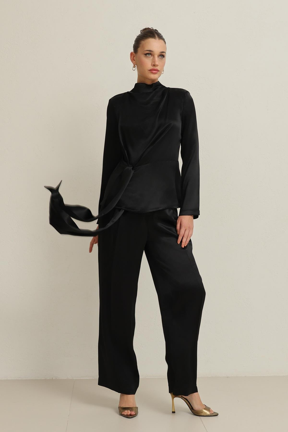 Siyah Bağlama Detaylı Uzun Kollu Bluz Kadın Bluz modelleri