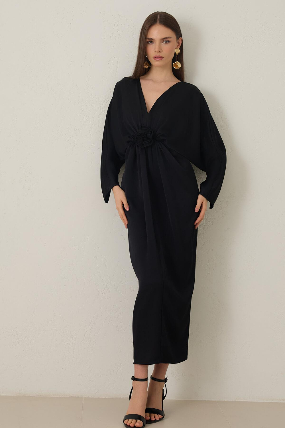 Siyah Derin Dekolte Ve Gül Detaylı Uzun Boy Elbise Kadın Elbise modelleri