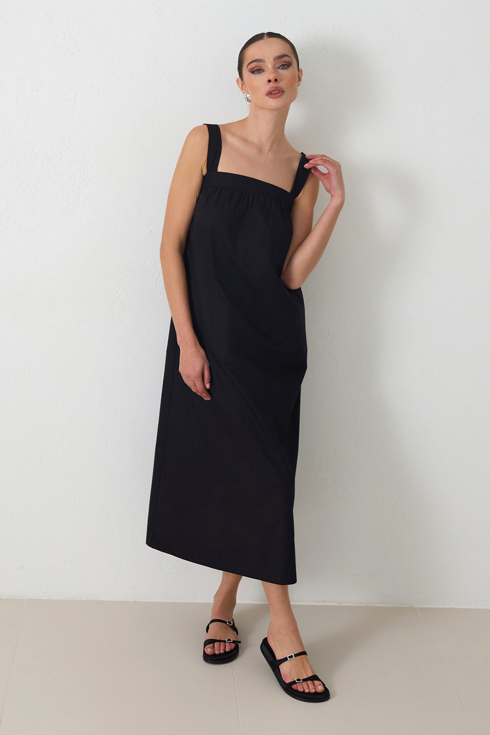 Siyah Geniş Kalıp Kare Yaka Pamuklu Dikiş Detaylı Midi Boy Elbise Kadın Kategorisiz modelleri