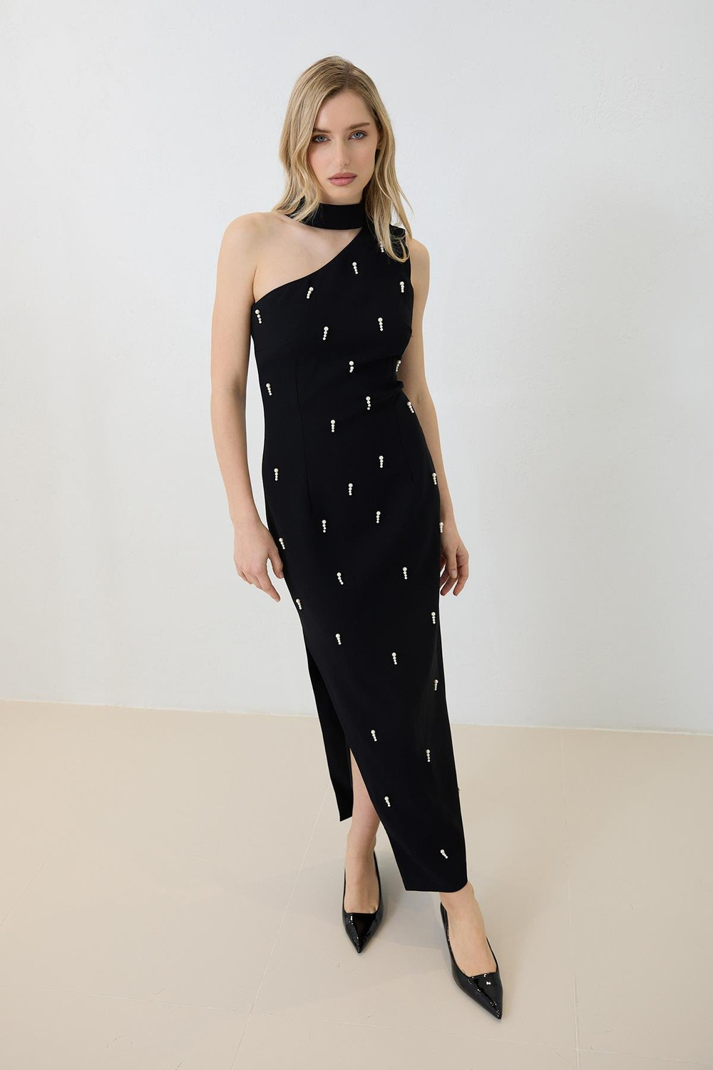 Siyah İnci Ve Boyun Detaylı Yırtmaçlı Midi Boy Elbise Kadın Günlük Elbise modelleri