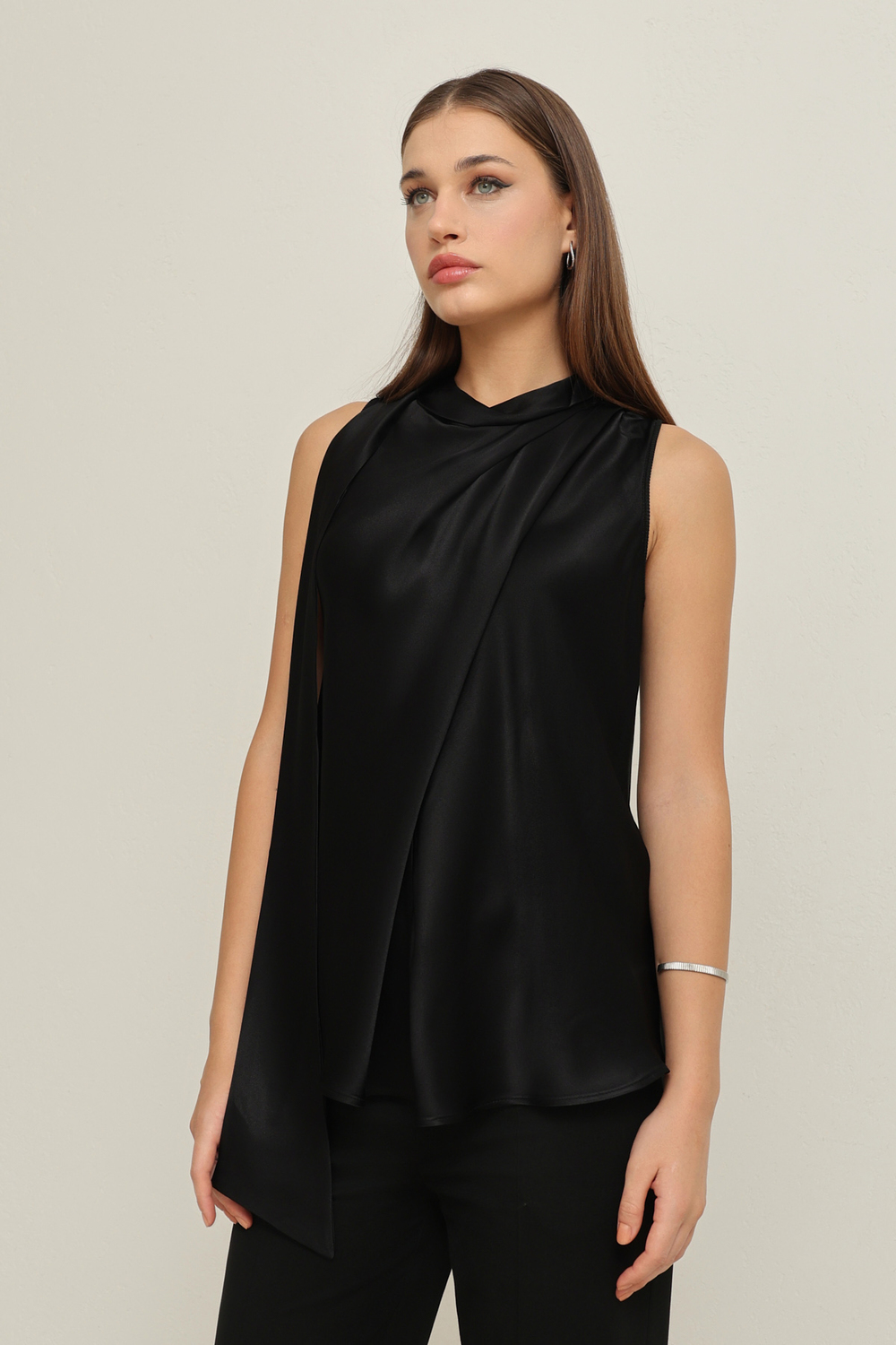 Siyah Kolsuz Asimetrik , Balıkçı Yaka Şal Detaylı Triko Kadın Bluz modelleri