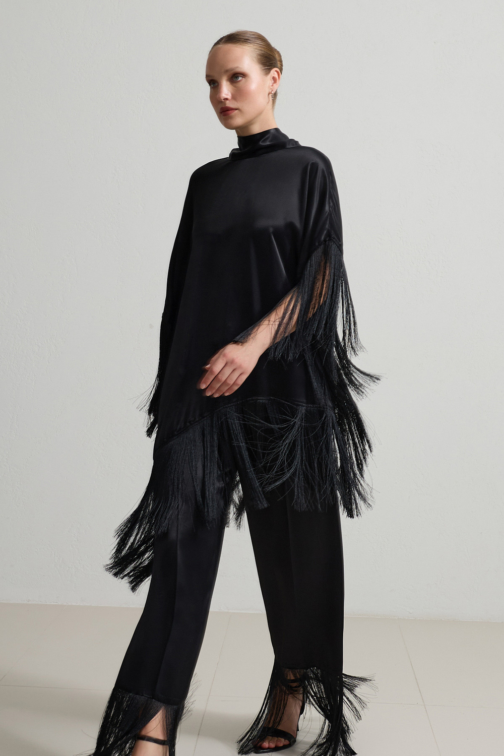 Siyah Püskül Detaylı Bluz Ve Pantolonlu Takım Kadın Takım Elbise modelleri