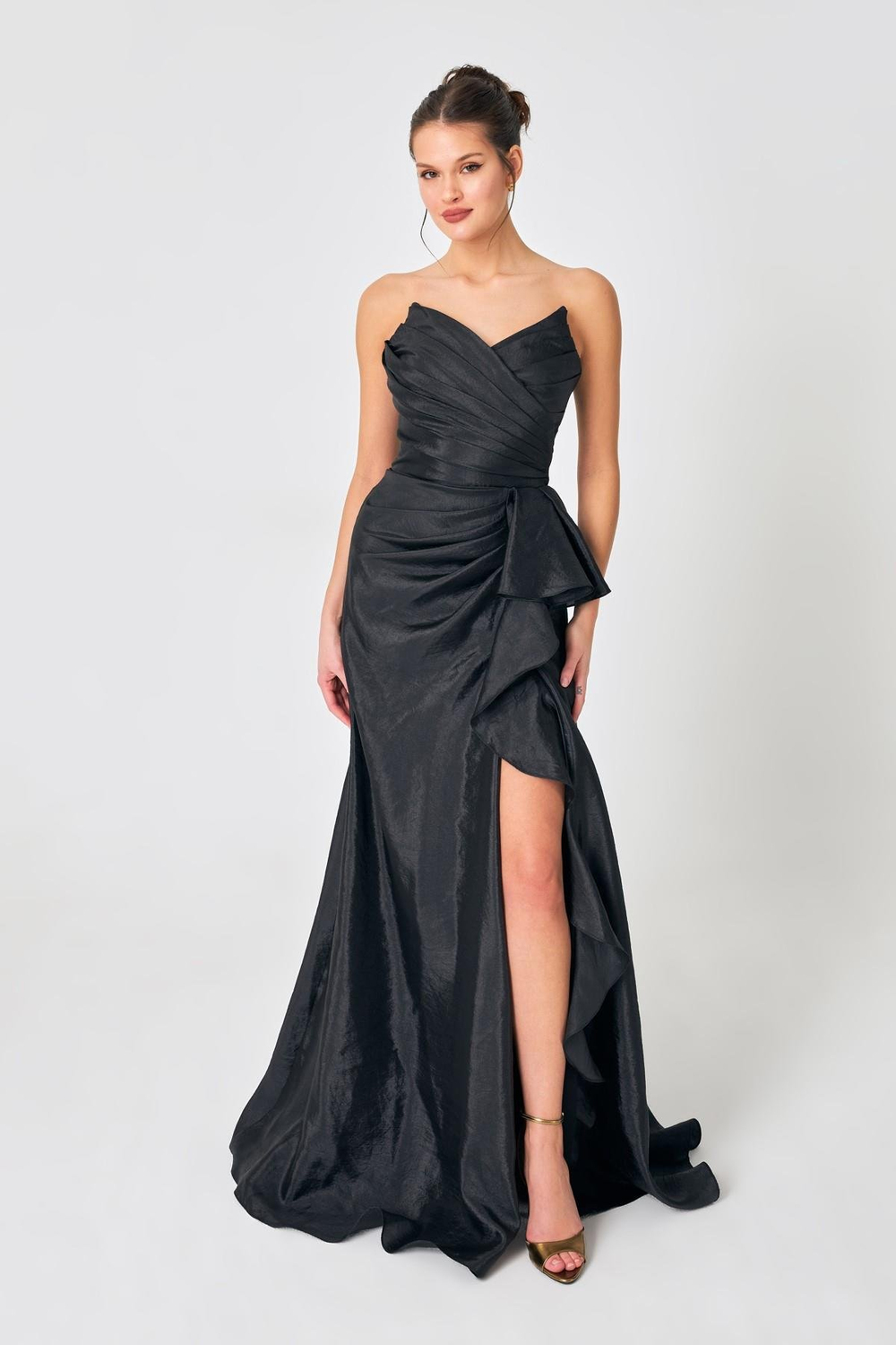 Siyah Saks Fırfır Detaylı Straplez Abiye Kadın Kategorisiz modelleri