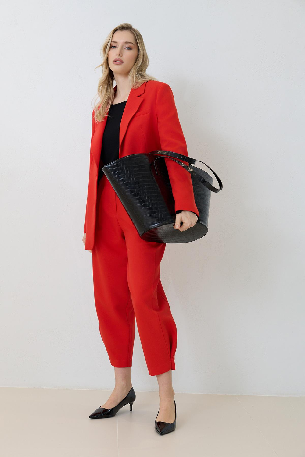 Siyah Suni Deri Detaylı Kol Çantası Kadın Kategorisiz modelleri