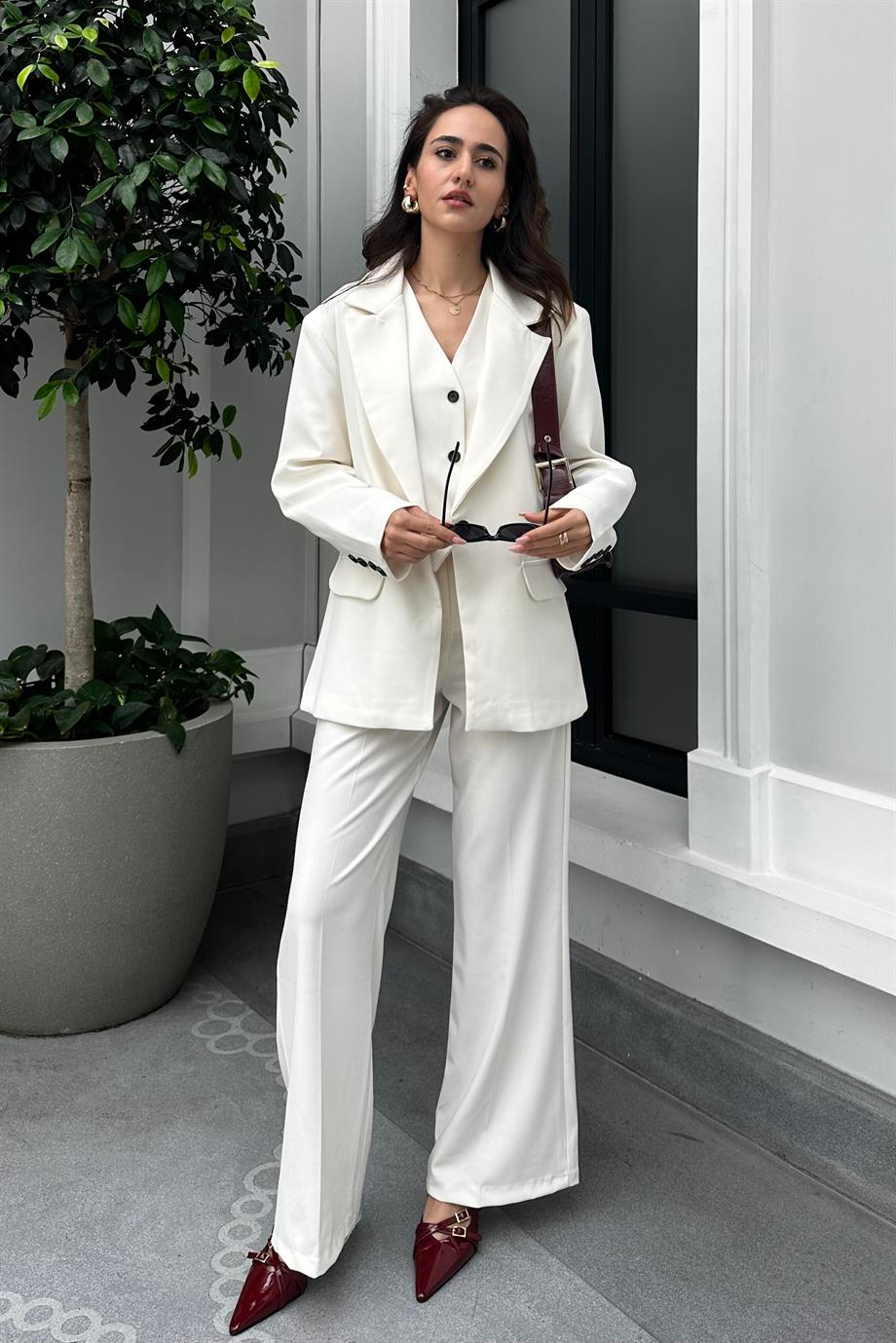 Beyaz Yelekli Suit Takım - Kadın Takım Modelleri - Nazliye Moda - Kadın Giyim Modası