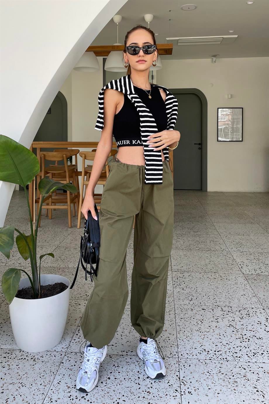 Haki Paraşüt Kumaş Jogger Pantolon - Kadın Pantolon Modelleri - Nazliye Moda | Kadın Giyim Modası