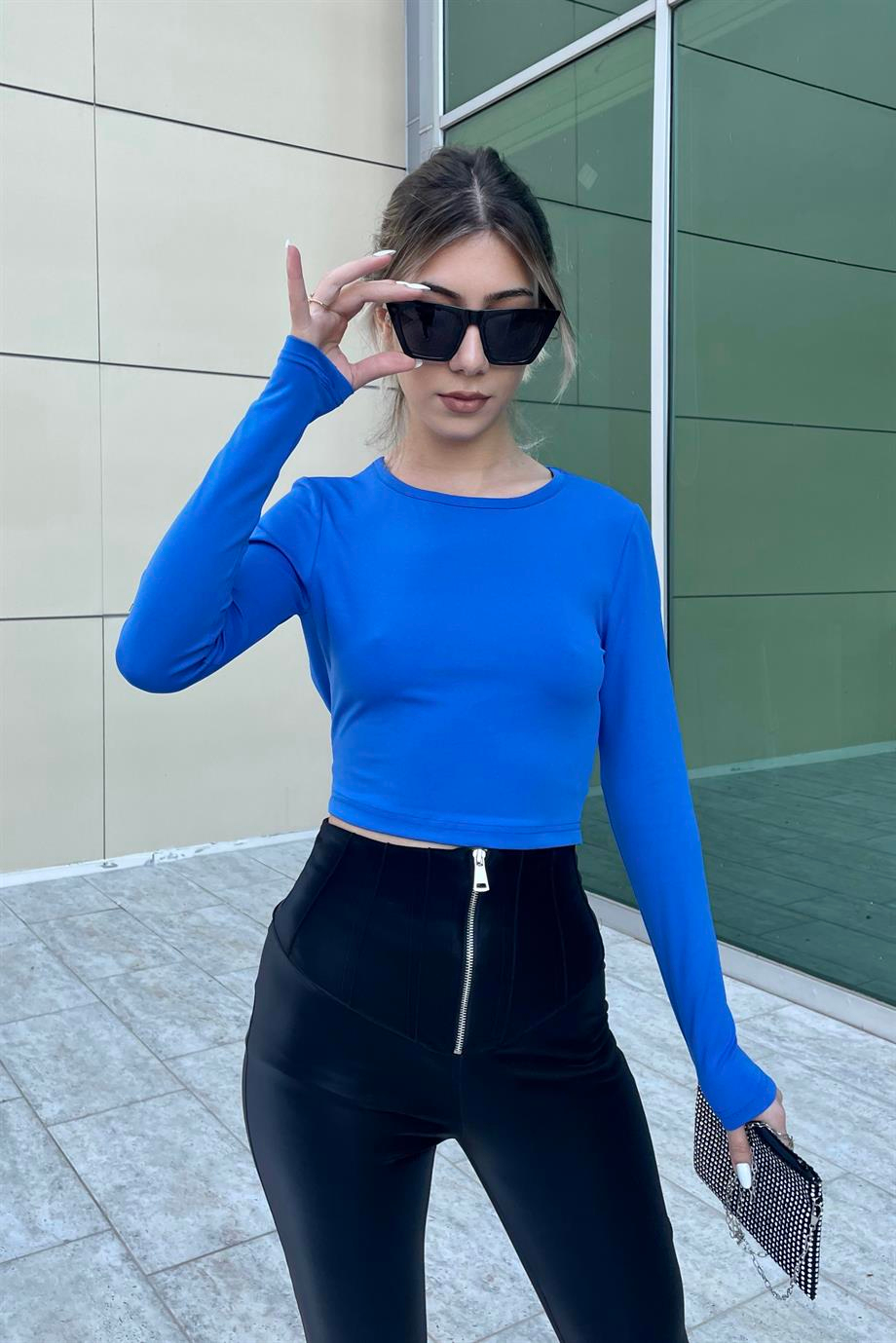 Mavi Taşlı Sırt Dekolte Bluz - Kadın Bluz Modelleri - Nazliye Moda | Kadın Giyim Modası