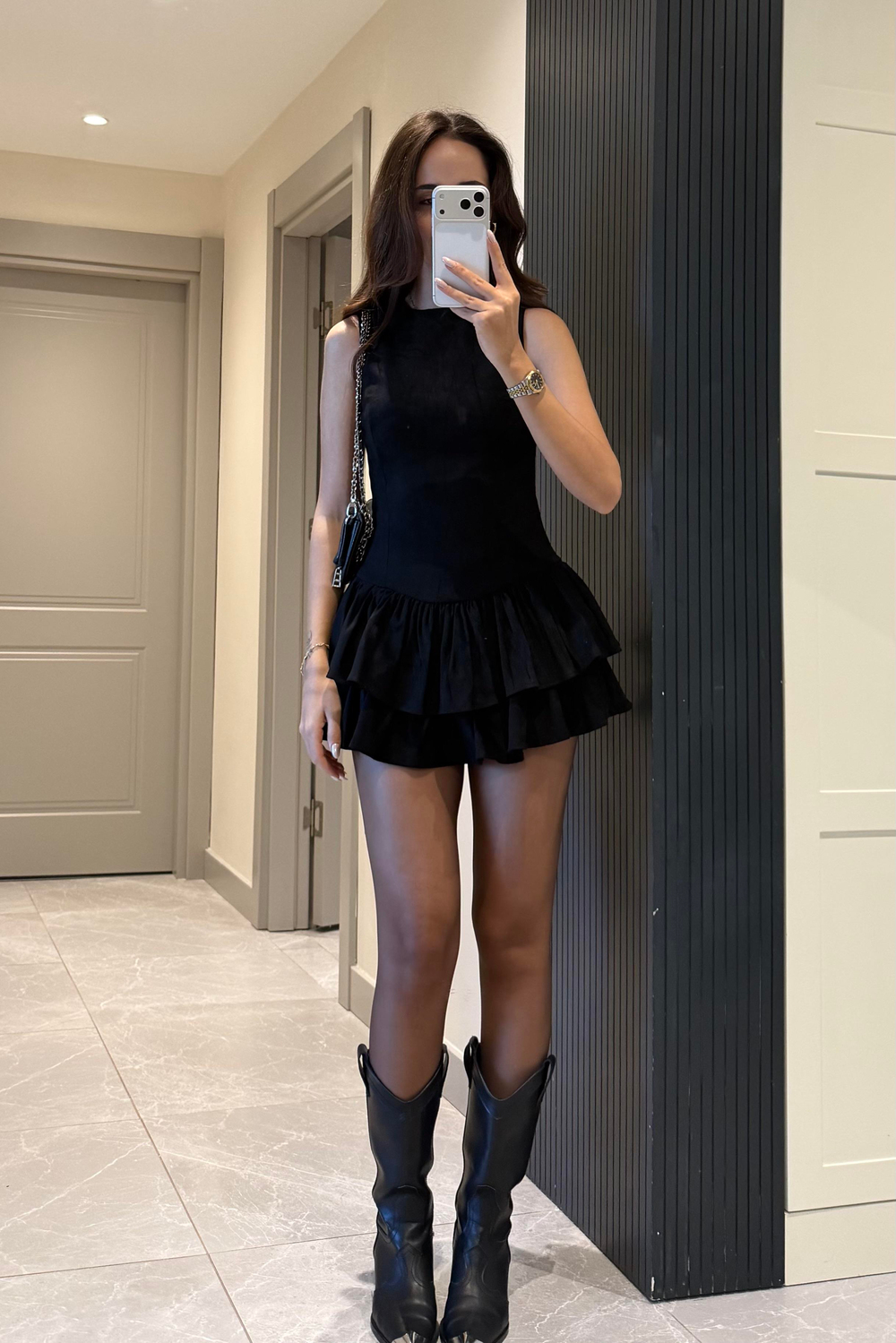 Siyah Fırfırlı Süet Şortlu Mini Elbise - Kadın Elbise Modelleri - Nazliye Moda | Kadın Giyim Modası