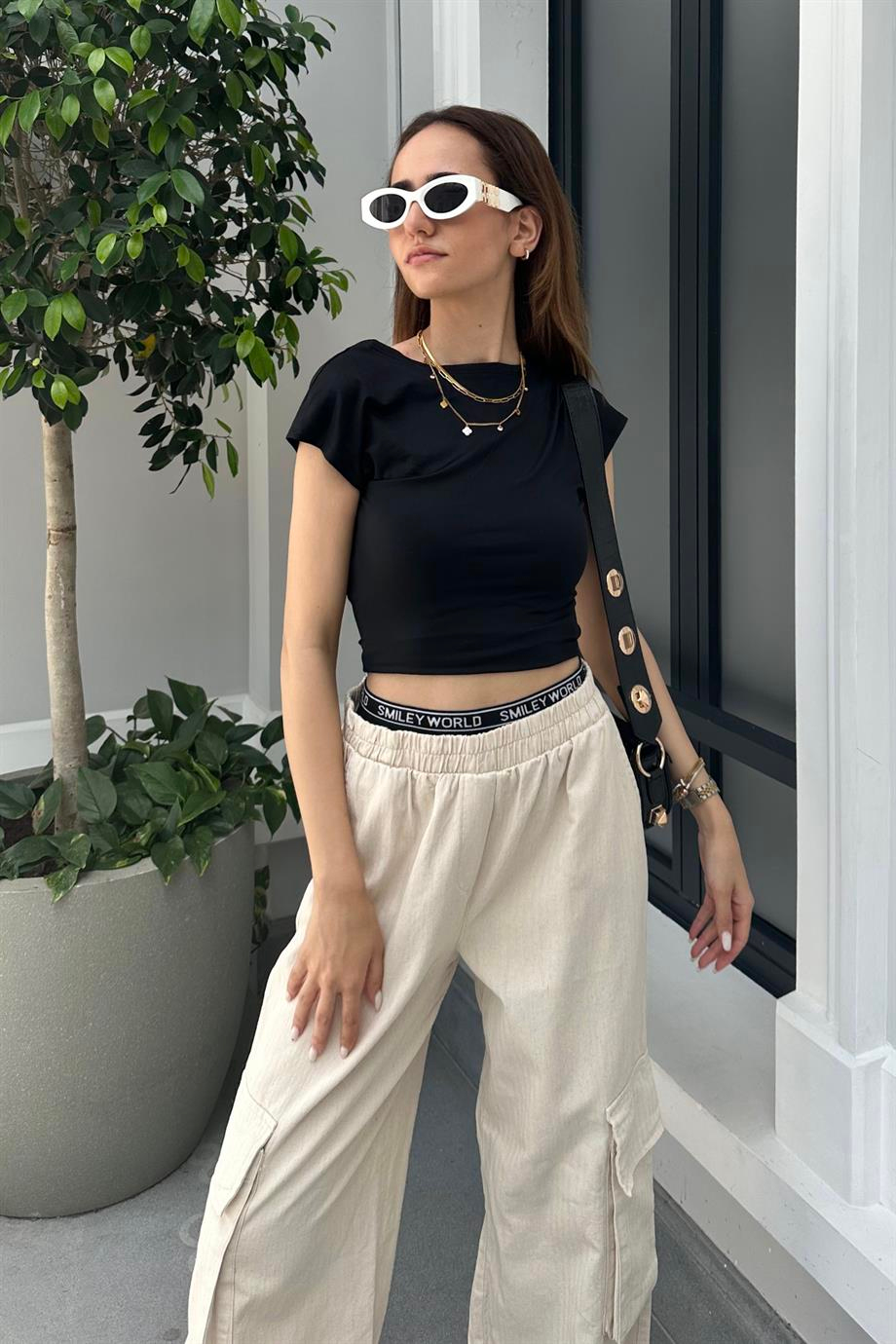 Siyah Sırt Dekolte Bluz - Kadın Bluz Modelleri - Nazliye Moda | Kadın Giyim Modası