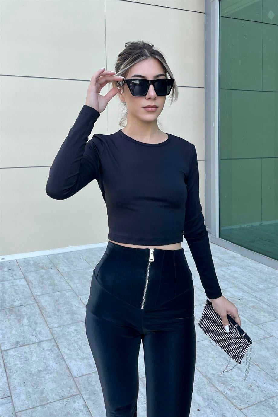 Siyah Taşlı Sırt Dekolte Bluz - Kadın Bluz Modelleri - Nazliye Moda | Kadın Giyim Modası