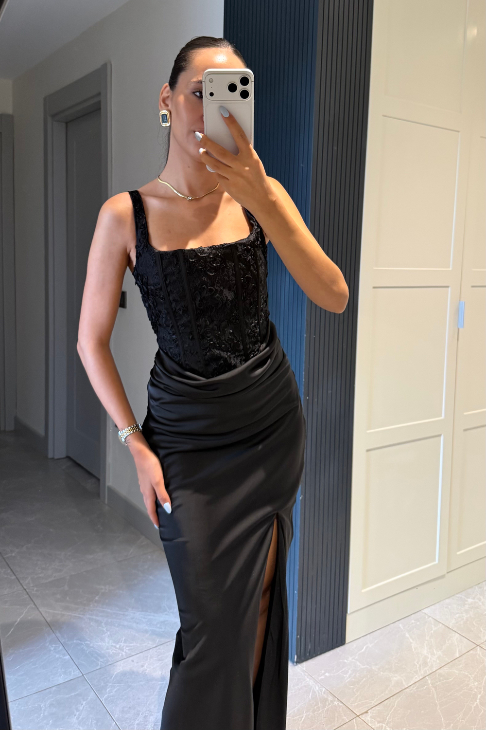 Siyah Üzeri Güpür Desenli Drape Saten Elbise - Kadın Elbise Modelleri - Nazliye Moda | Kadın Giyim Modası