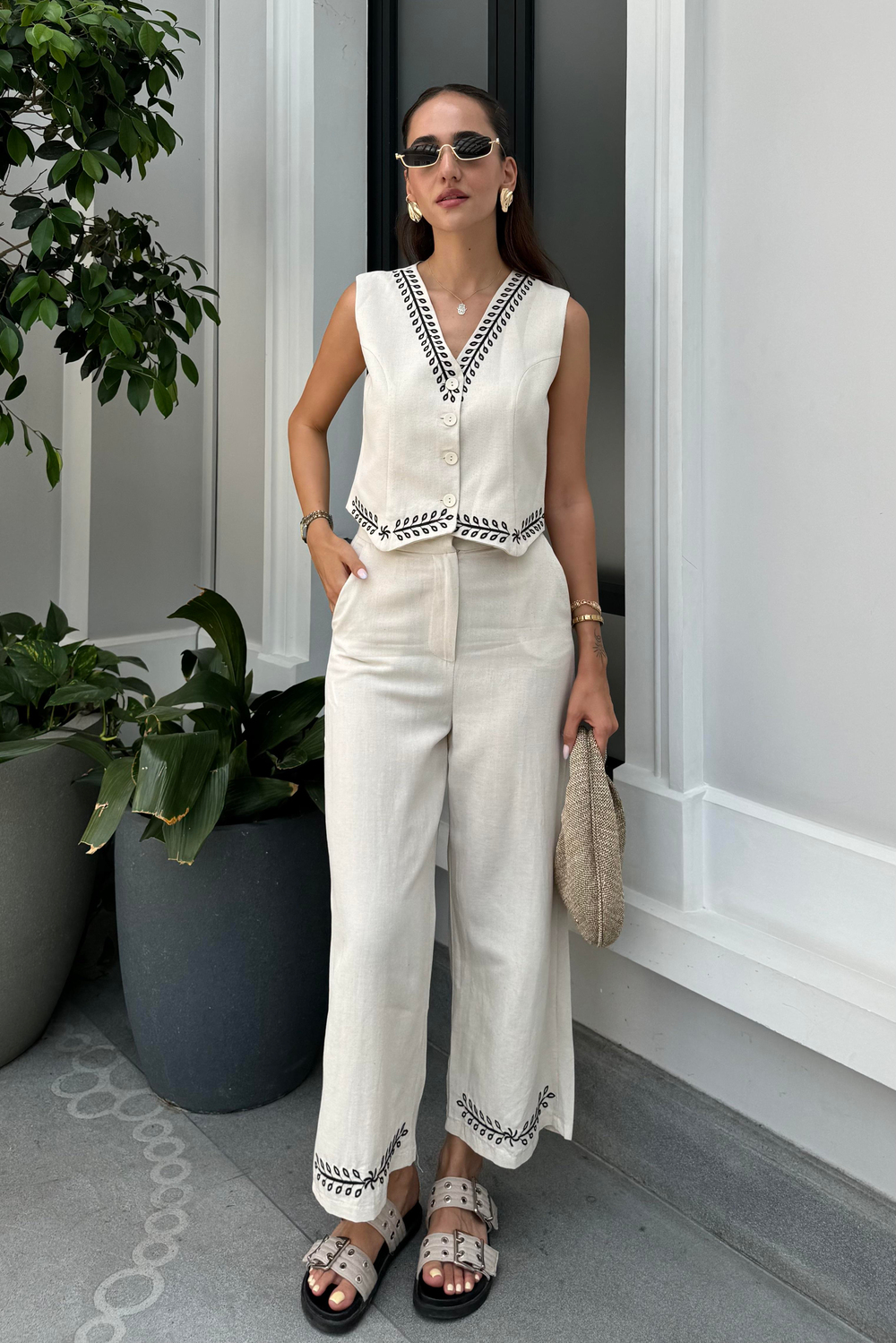 Taş Renk Nakışlı Keten Takım - Kadın Takım Modelleri - Nazliye Moda - Kadın Giyim Modası