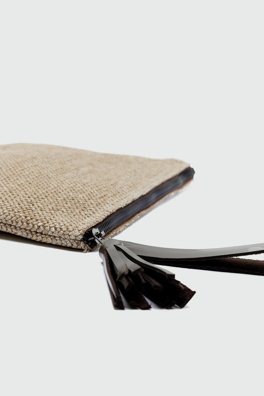 Juno Püskül Detaylı Hasır Clutch Çanta Kahve