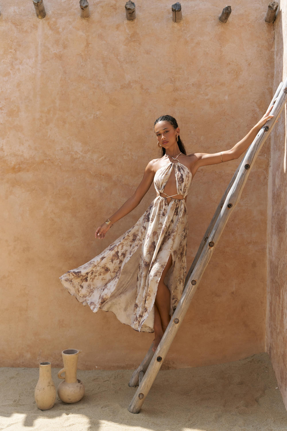 Budihartos Pencere Detaylı Bej Uzun Elbise