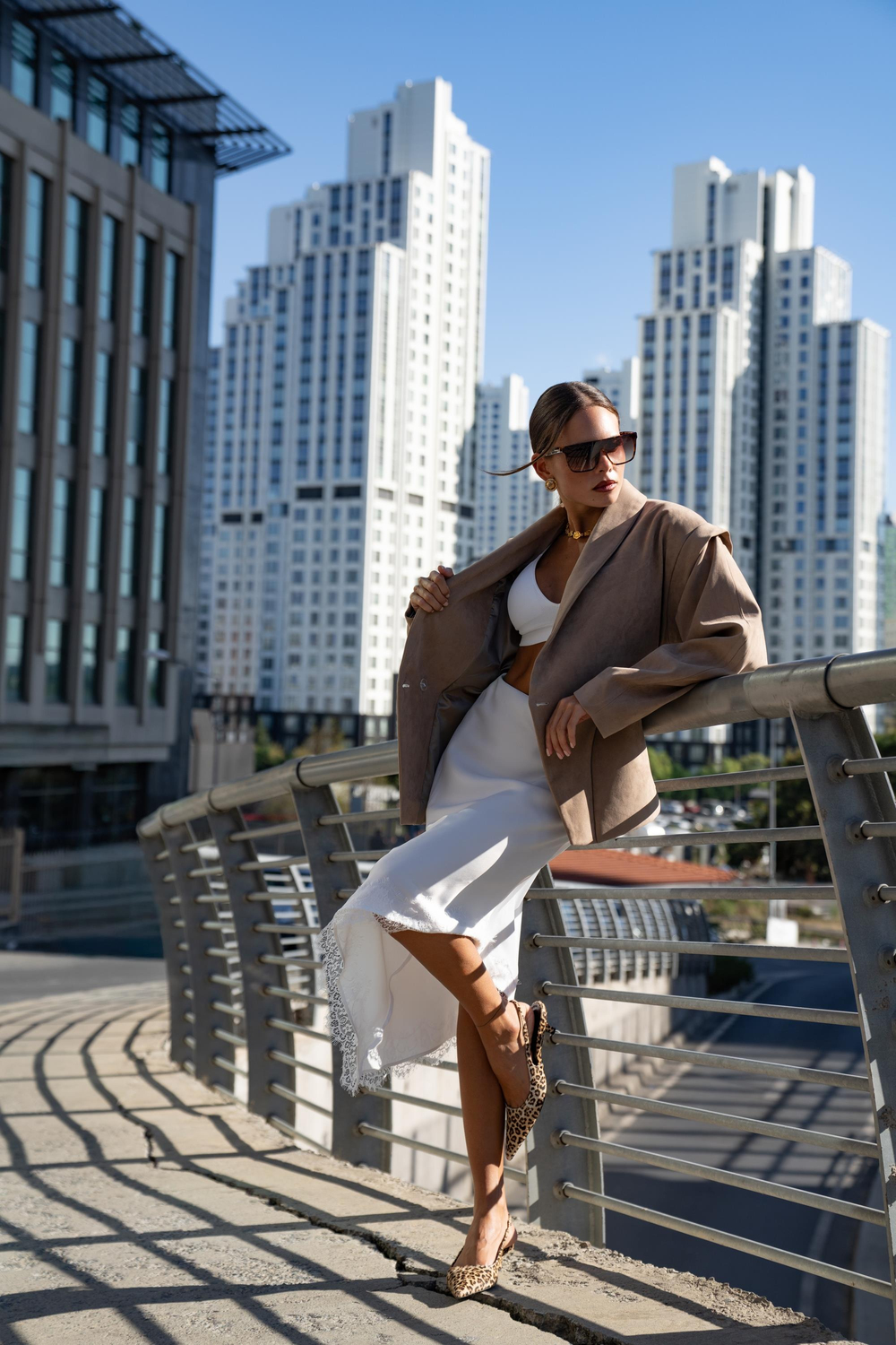 Lina Dantel Detay Beyaz Saten Etek