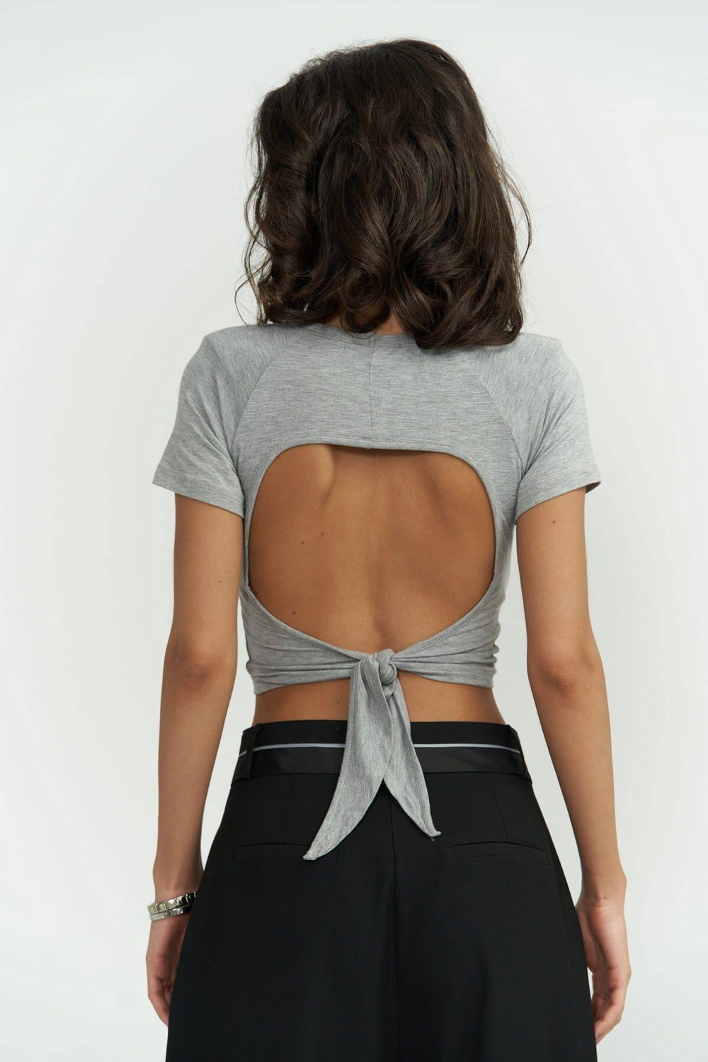 Perla Vatkalı Gri Crop Bluz