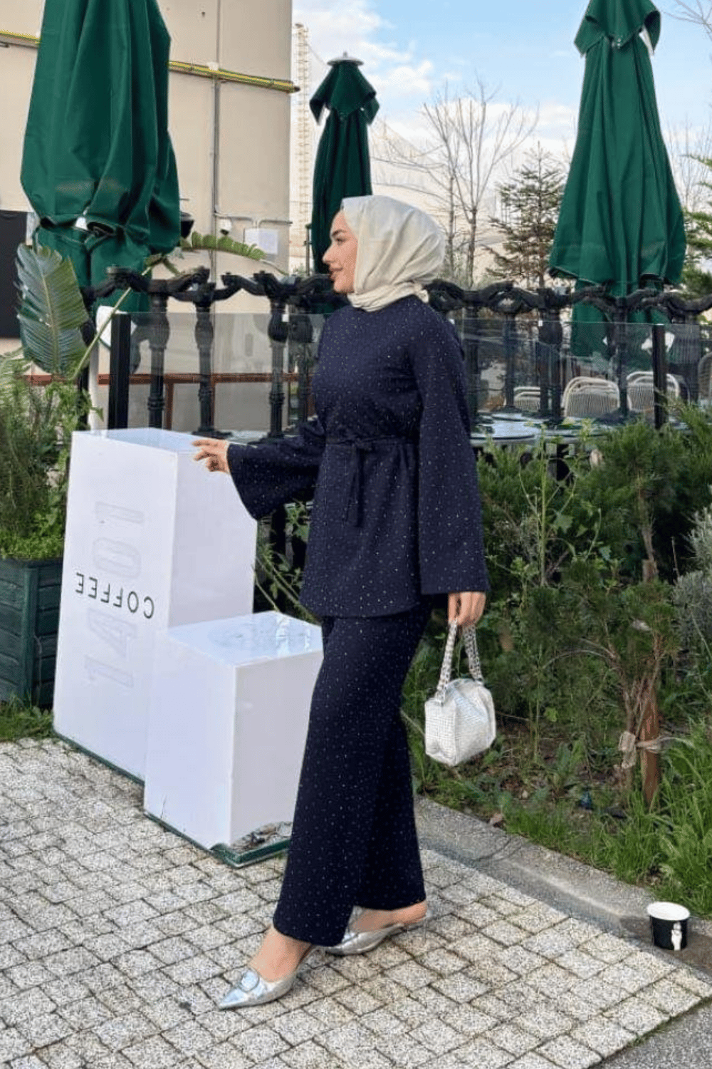 Mila Zarif Dokulu Lacivert Takım
