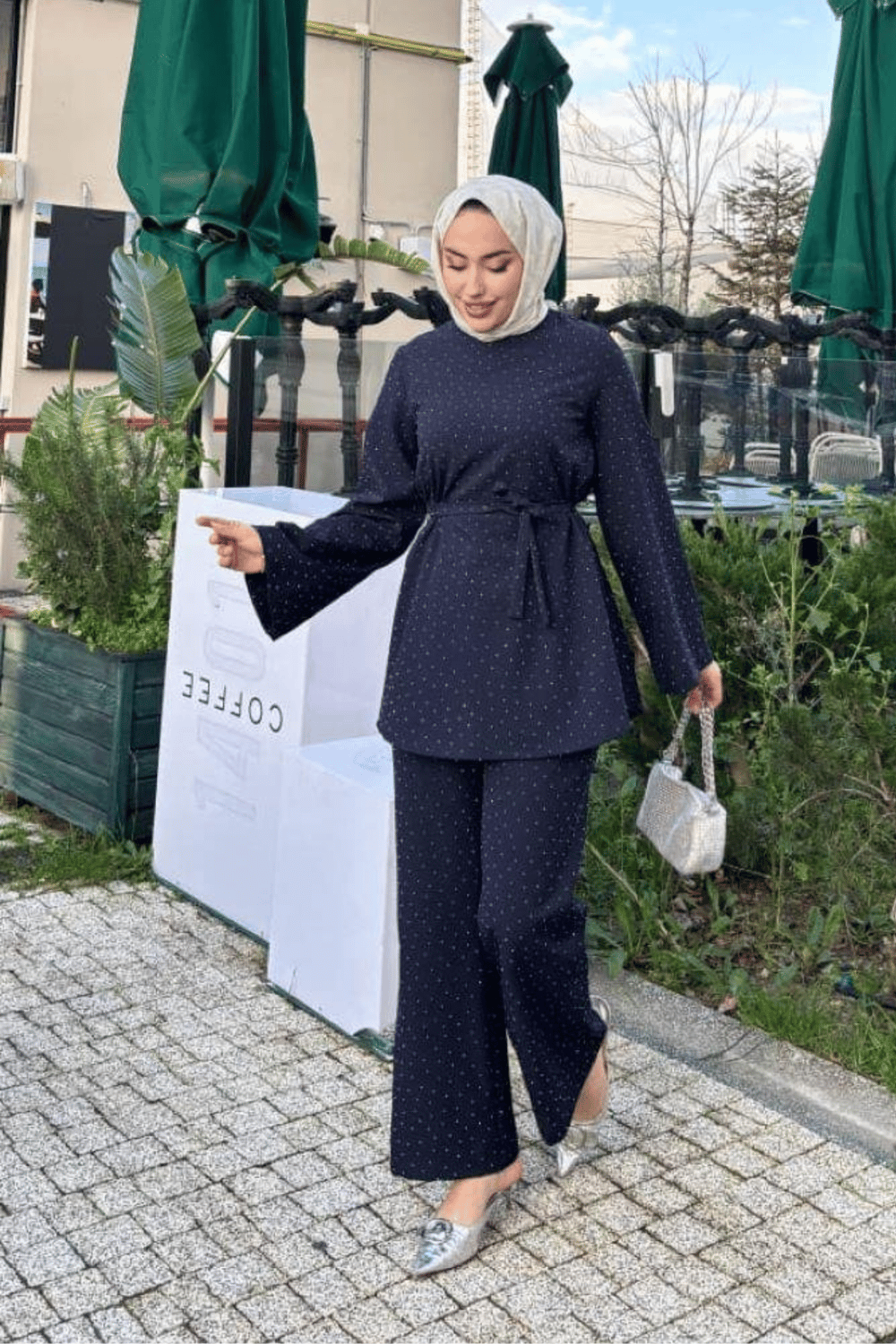Mila Zarif Dokulu Lacivert Takım