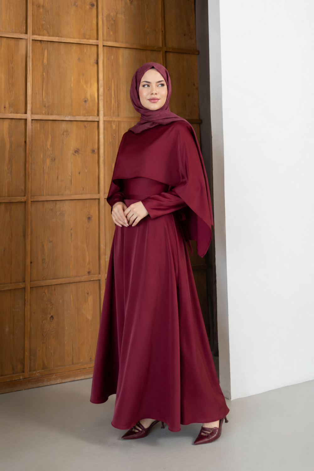 Pelerin Detaylı Zara Saten Tesettür Abiye Elbise Bordo